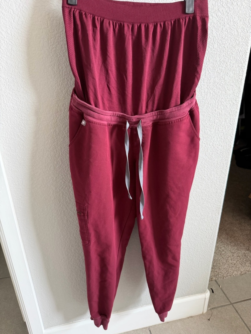 Figs Women’s Burgundy maternity joggers size small P